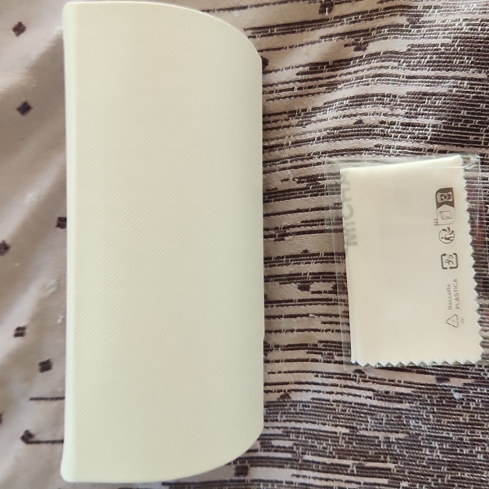 Michael Kors Light Cream Eyeglass Case - Picture 2 of 3